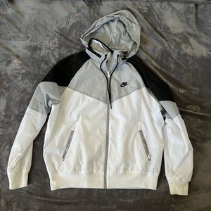 Nike Men’s Windbreaker Jacket - Size Medium - Great Condition!